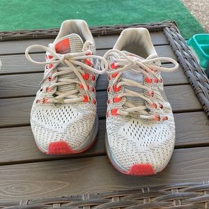 Nike zoom structure 19 sneakers